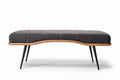 **Moderne bank met gebogen houten frame en gestoffeerde zitting**